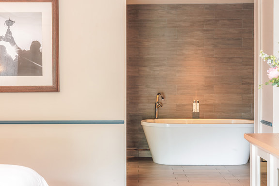 Signature Suite The Belfry Day 28944 Edit